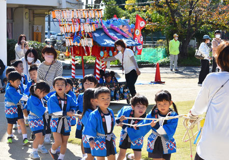 加茂幼稚園でだんじりごっこ！: 高石フォトブログ